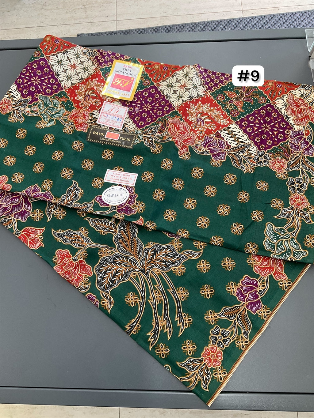Batik sarong Tiga Serangkai