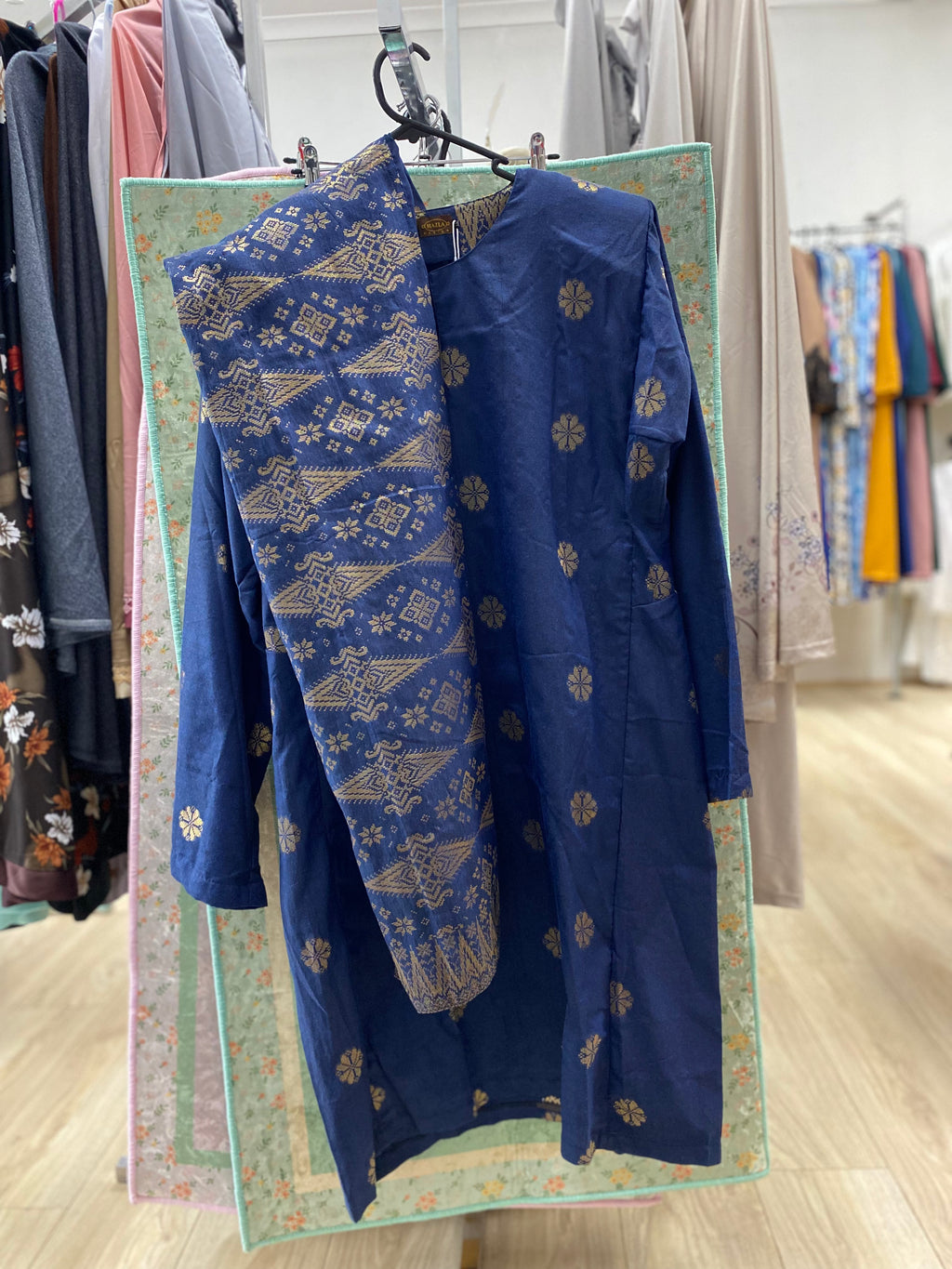 Kurung Pahang Songket Tenun Asli