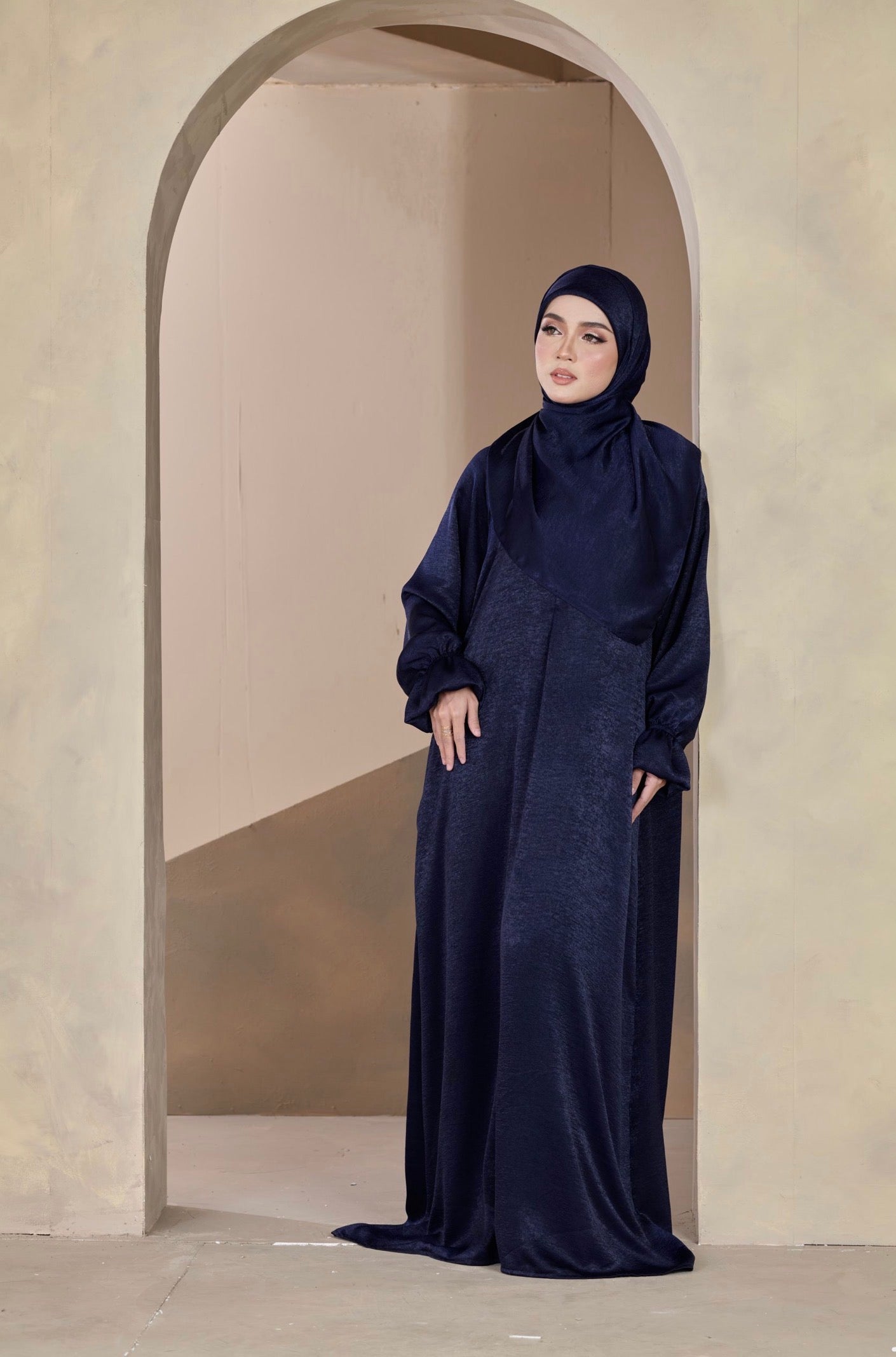 Abaya Shimmer Dahlia