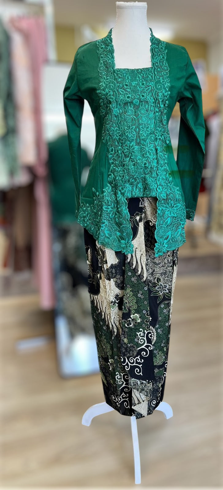Kebaya Embun Kutu Baru