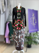 Load image into Gallery viewer, Kebaya Waty Pendek
