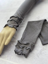 Load image into Gallery viewer, Handsocks 3 Ruffle
