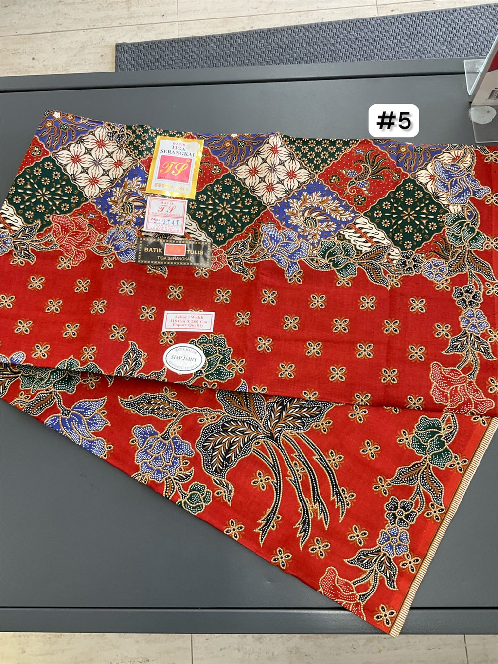 Batik sarong Tiga Serangkai