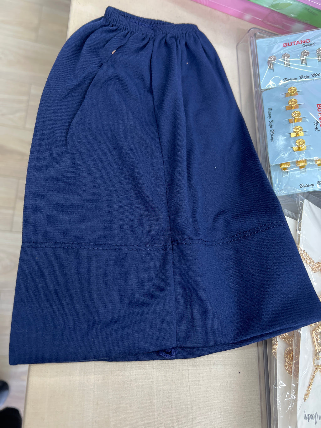 Inner snowcap, elastic & slightly opened at the back