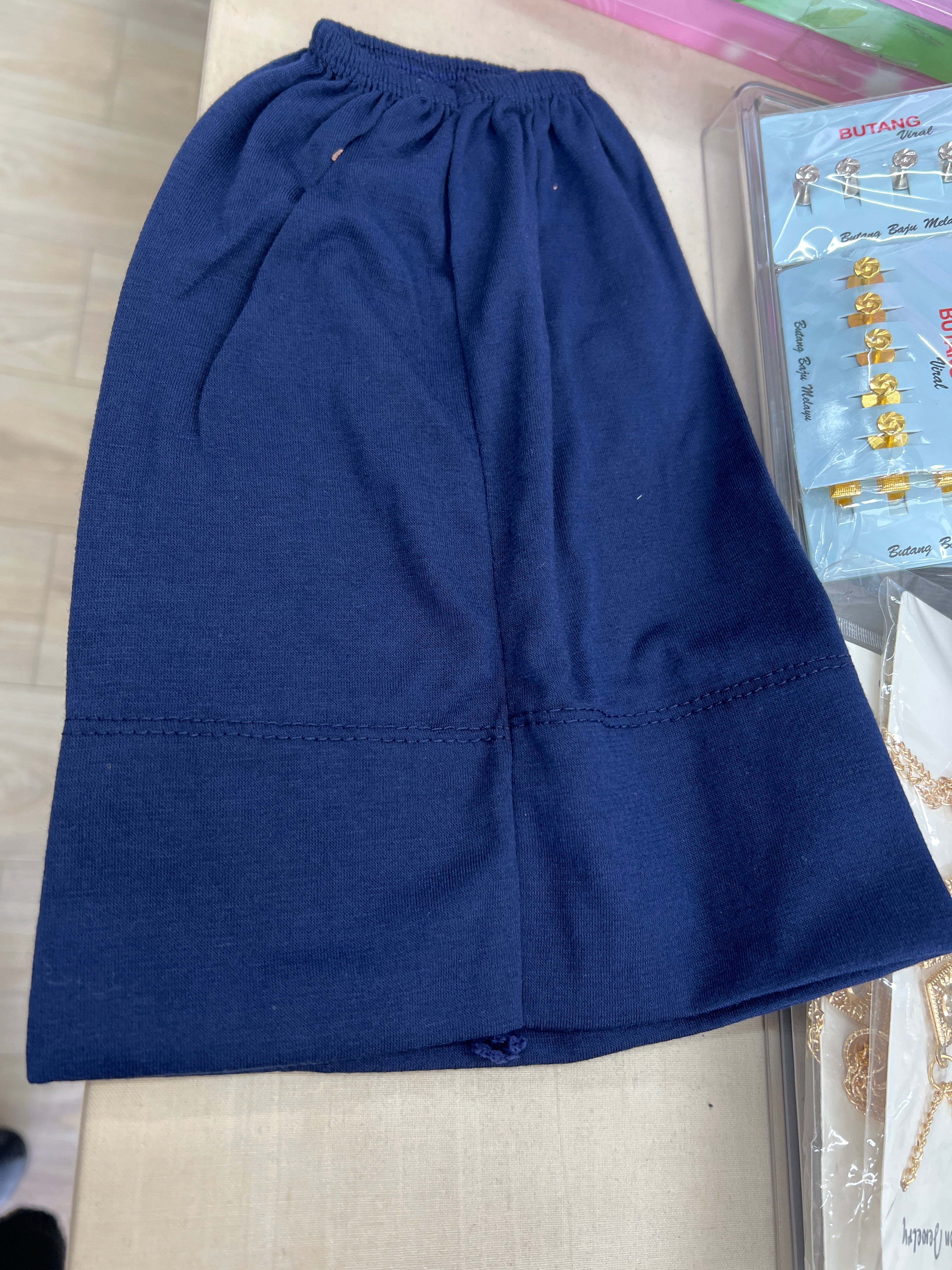 Inner snowcap, elastic & slightly opened at the back