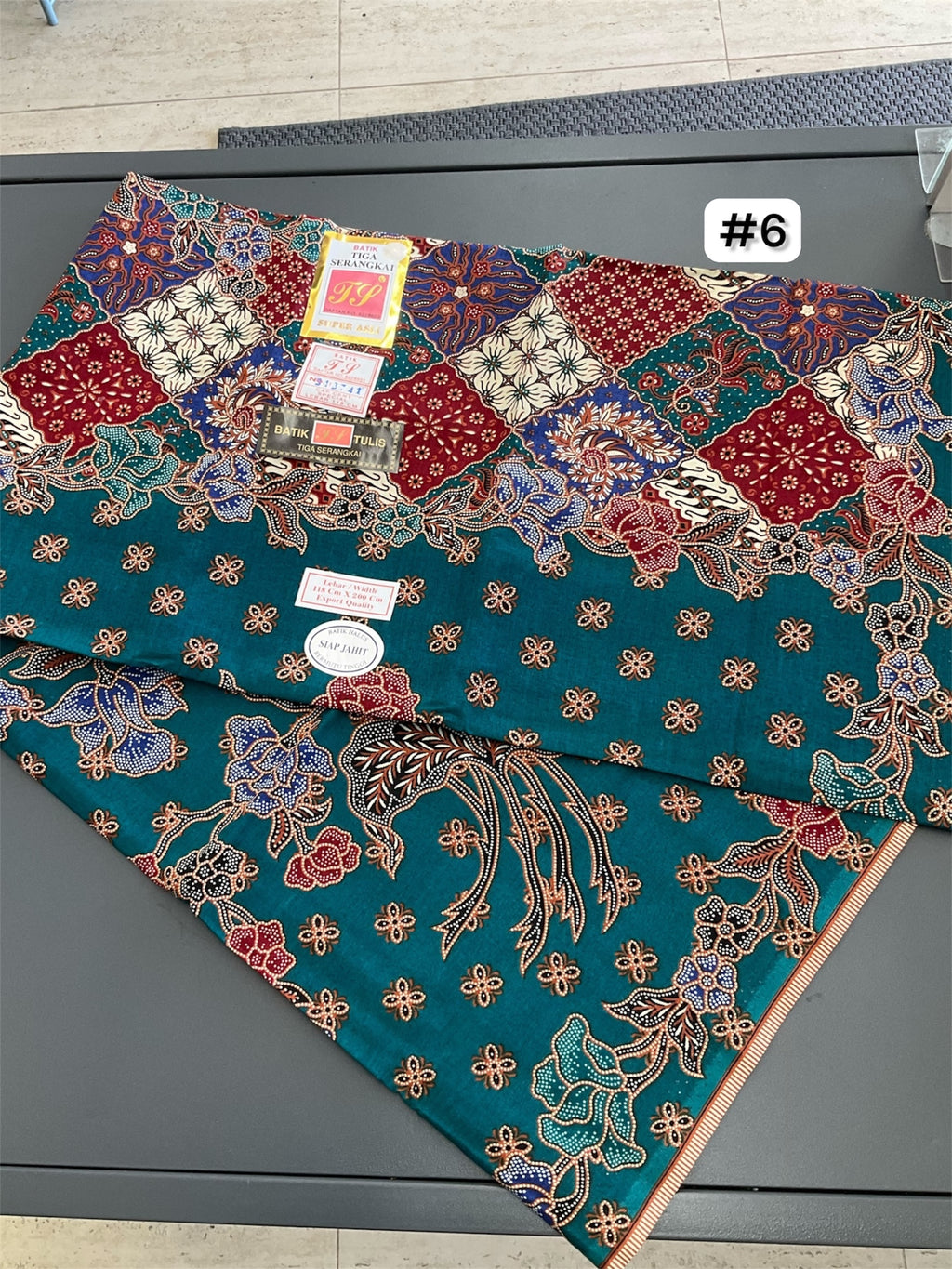 Batik sarong Tiga Serangkai