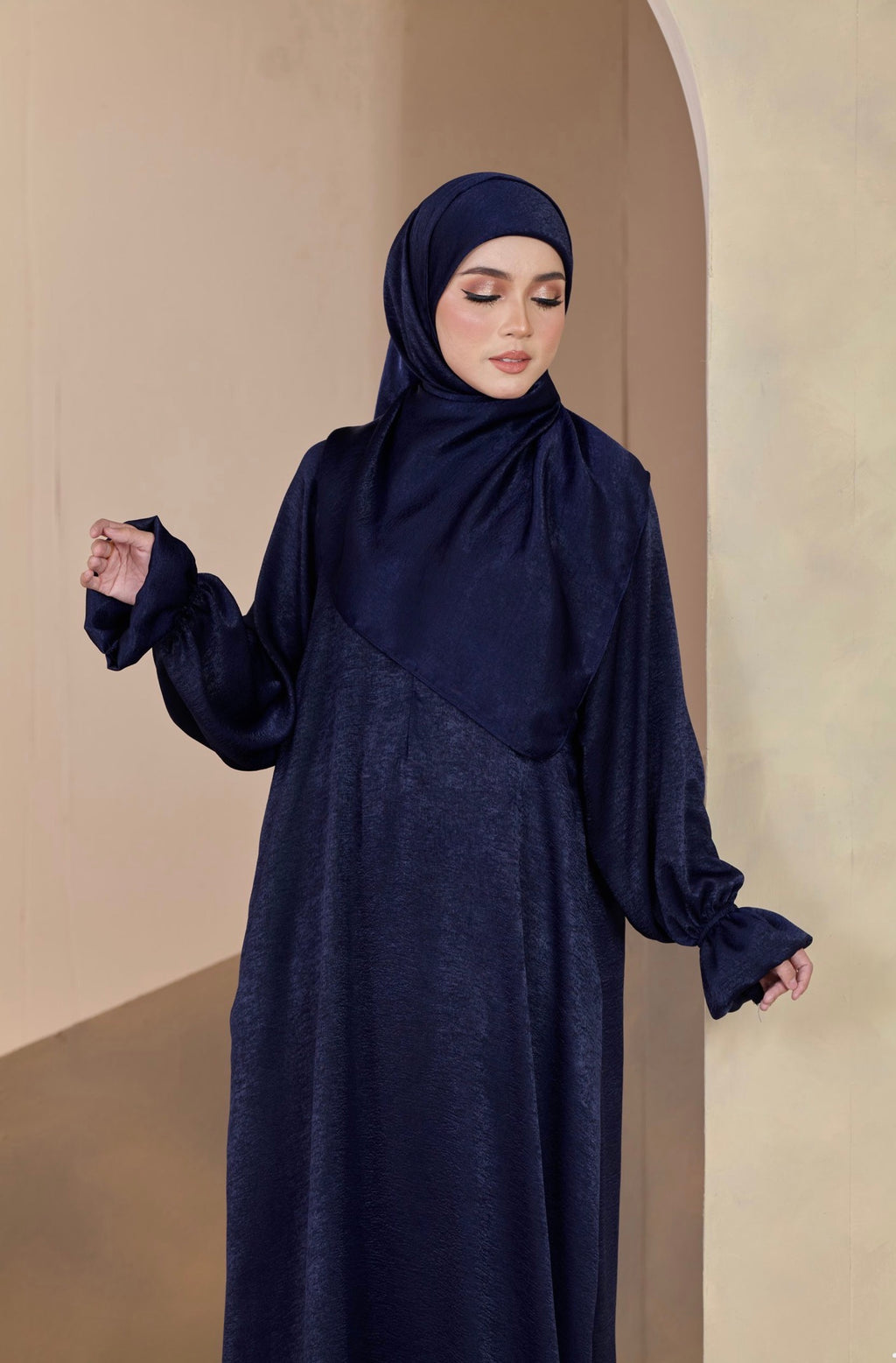 Abaya Shimmer Dahlia