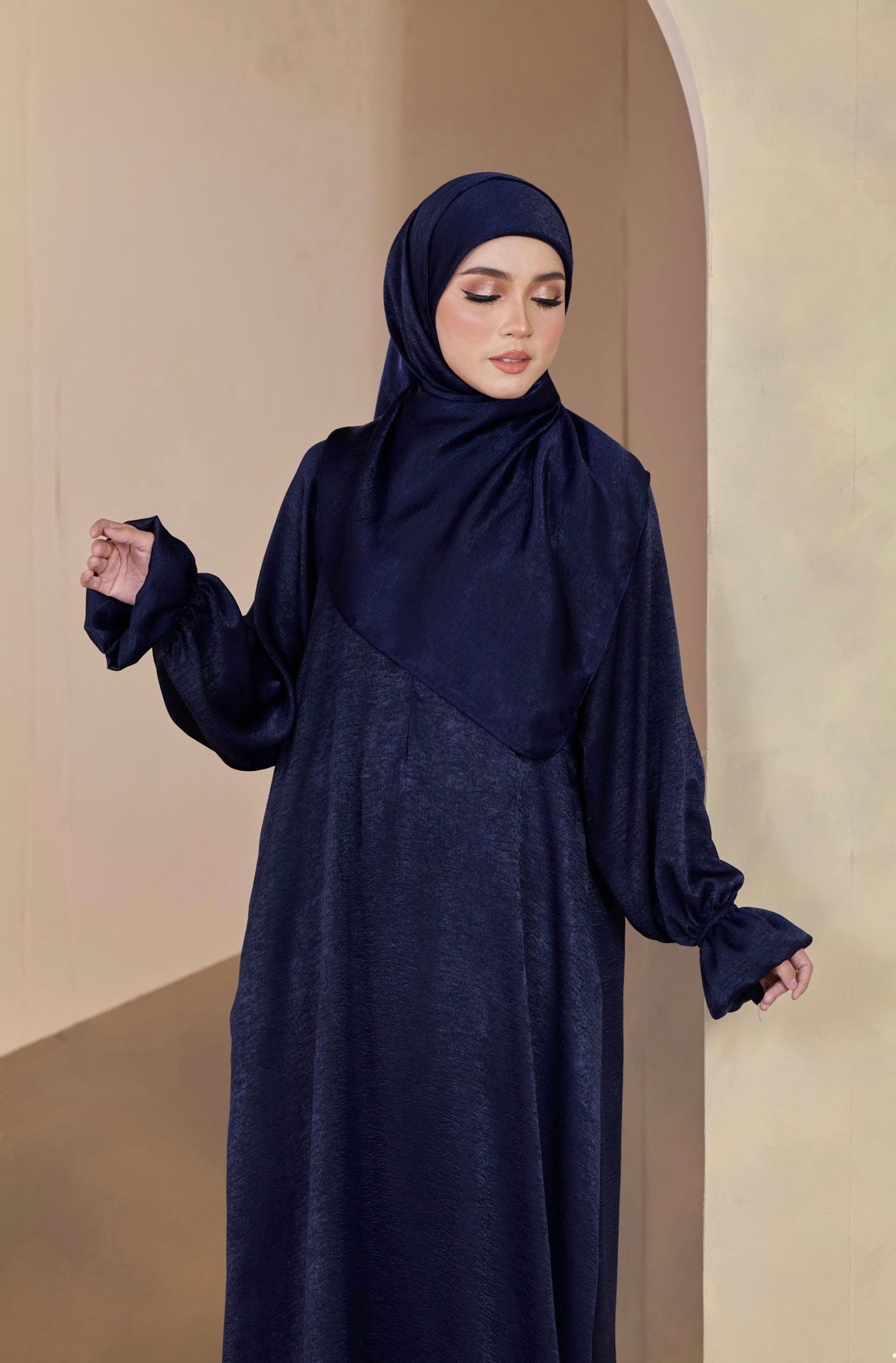 Abaya Shimmer Dahlia