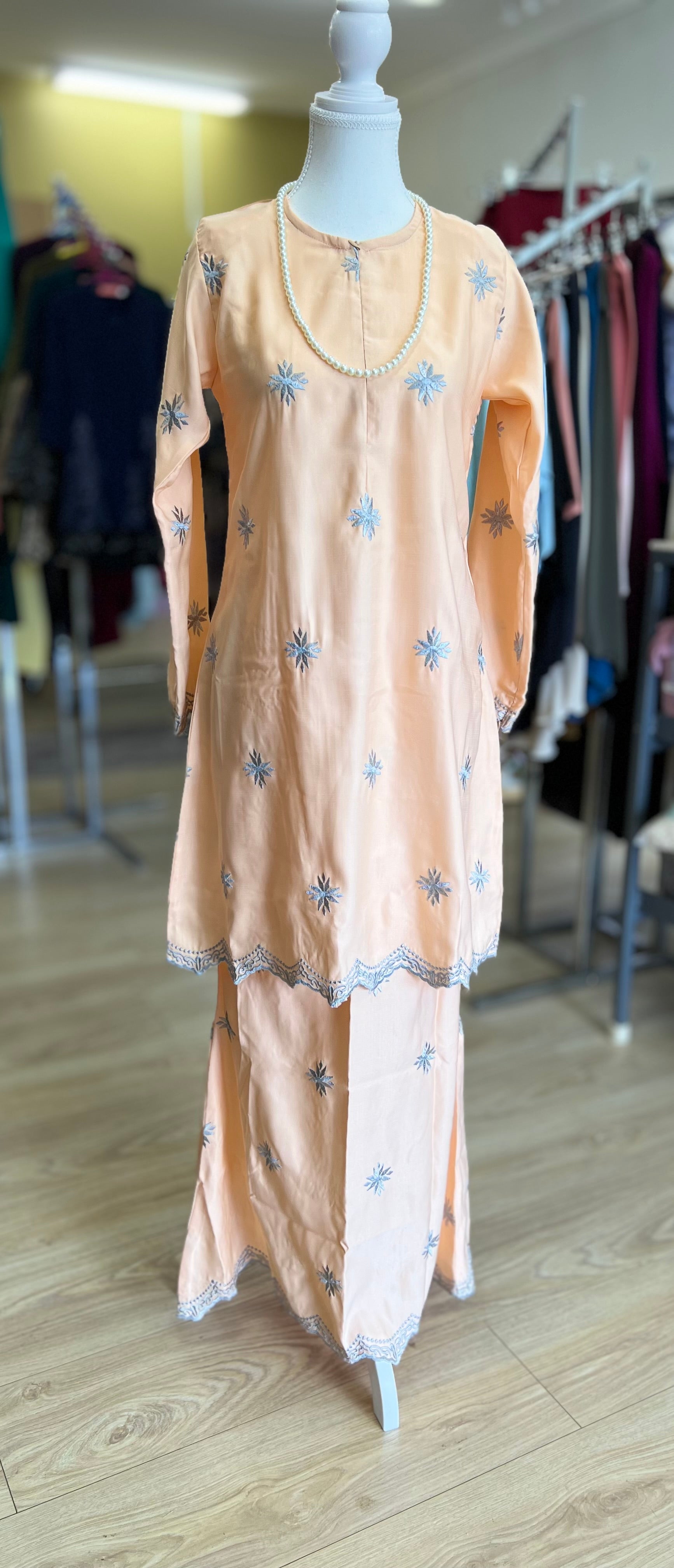 Sulam Tenun Bunga Raya Kurung Adult only