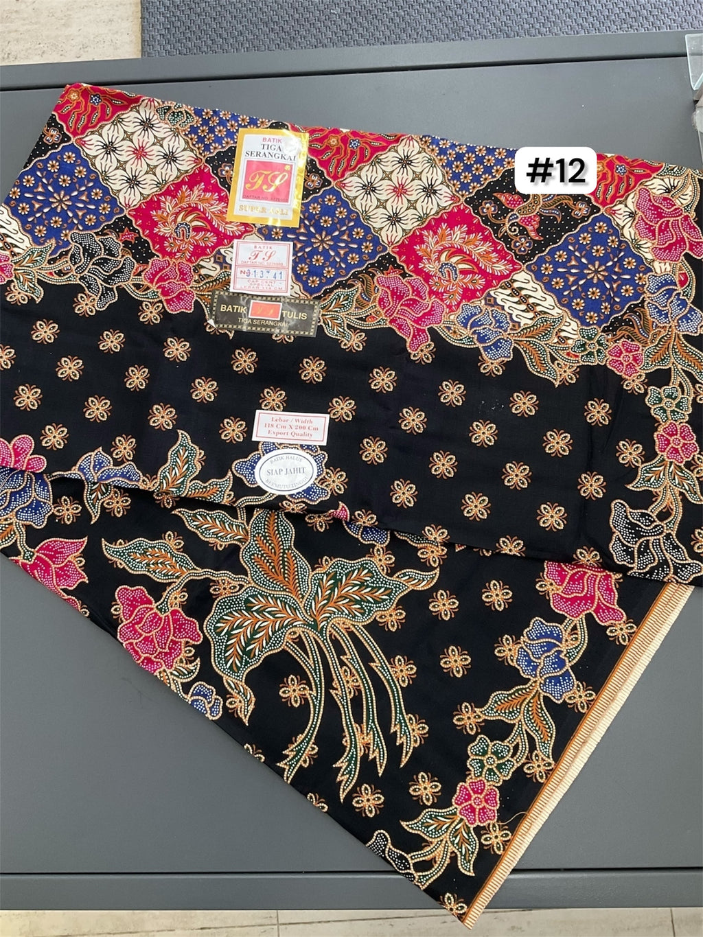 Batik sarong Tiga Serangkai