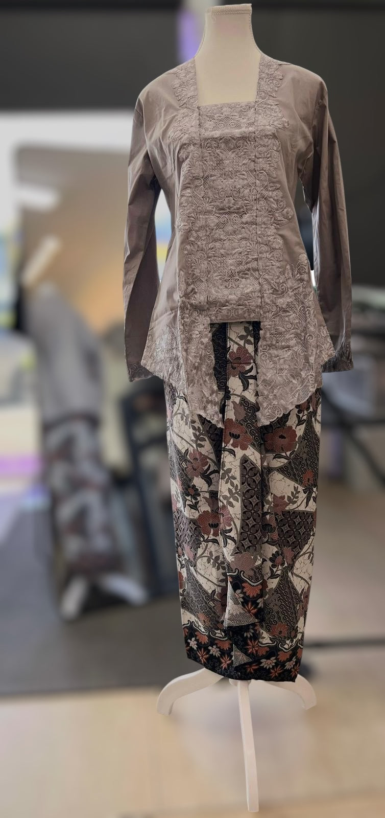 Kebaya Embun Kutu Baru