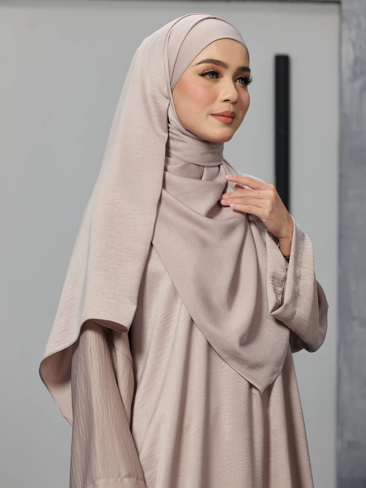 Abaya Rania set(includes matching shawl)