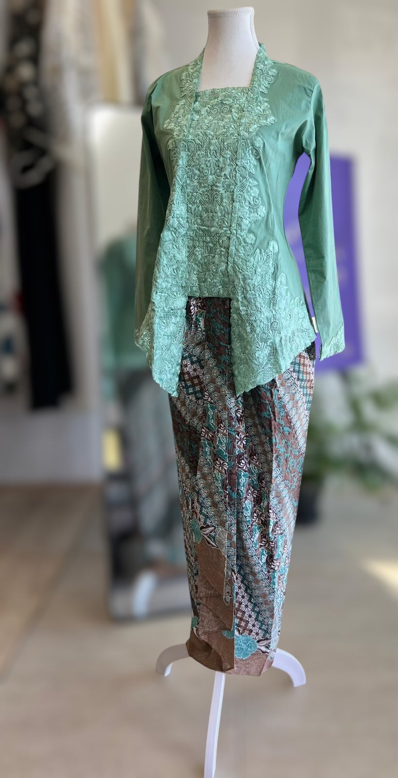 Kebaya Embun Kutu Baru