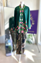 Load image into Gallery viewer, Kebaya Waty Pendek
