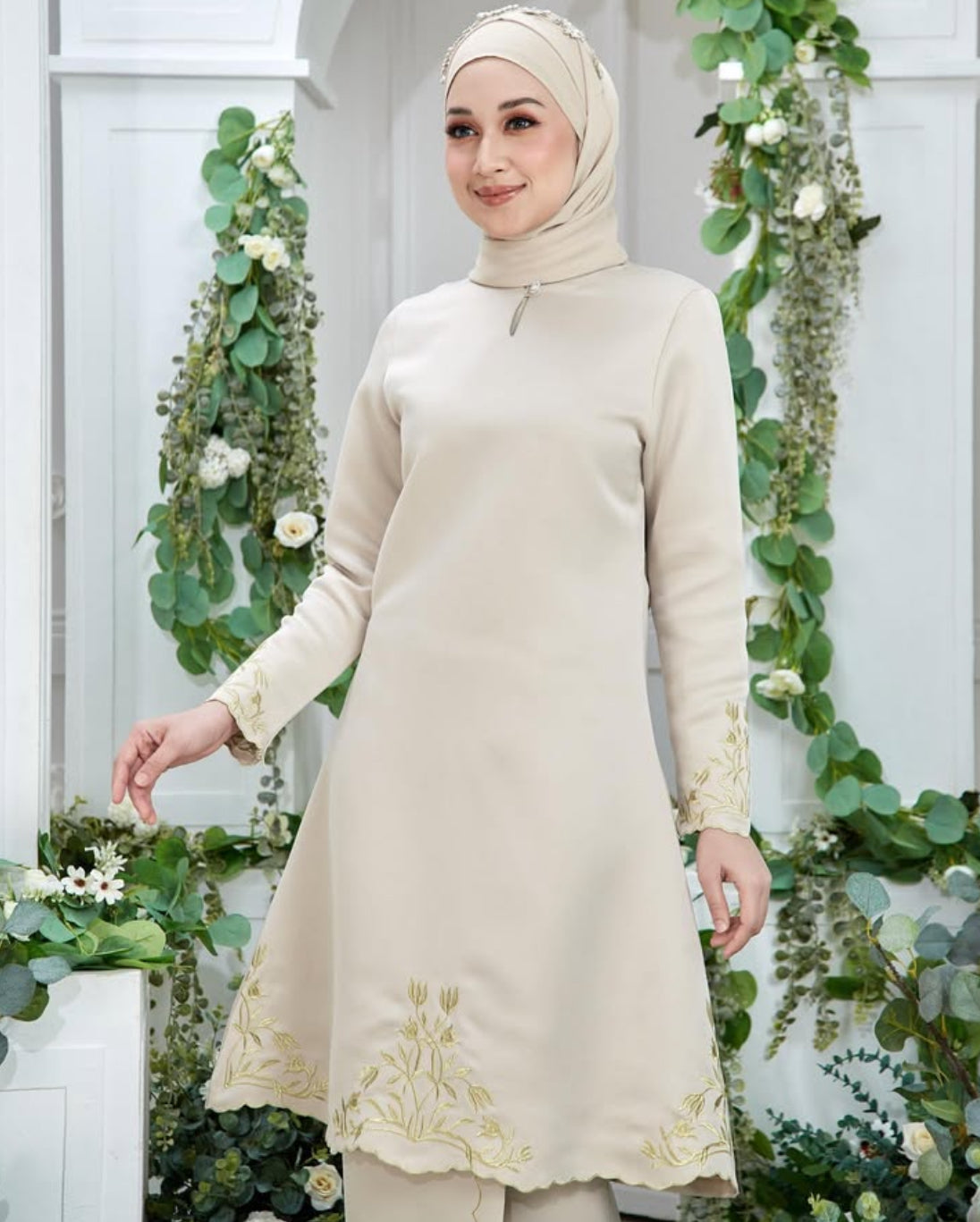Widuri Embroidered Kurung