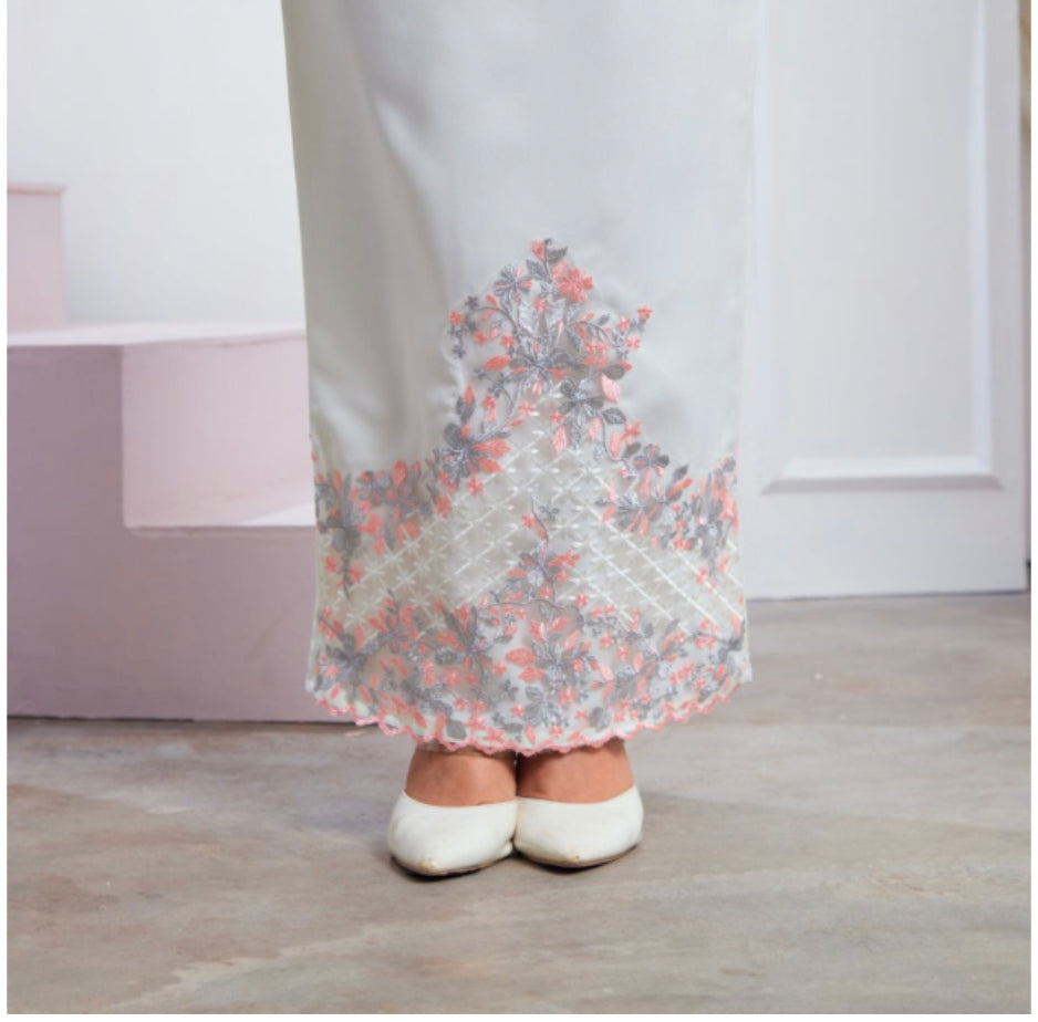 Annabelle Kurung Doll - White