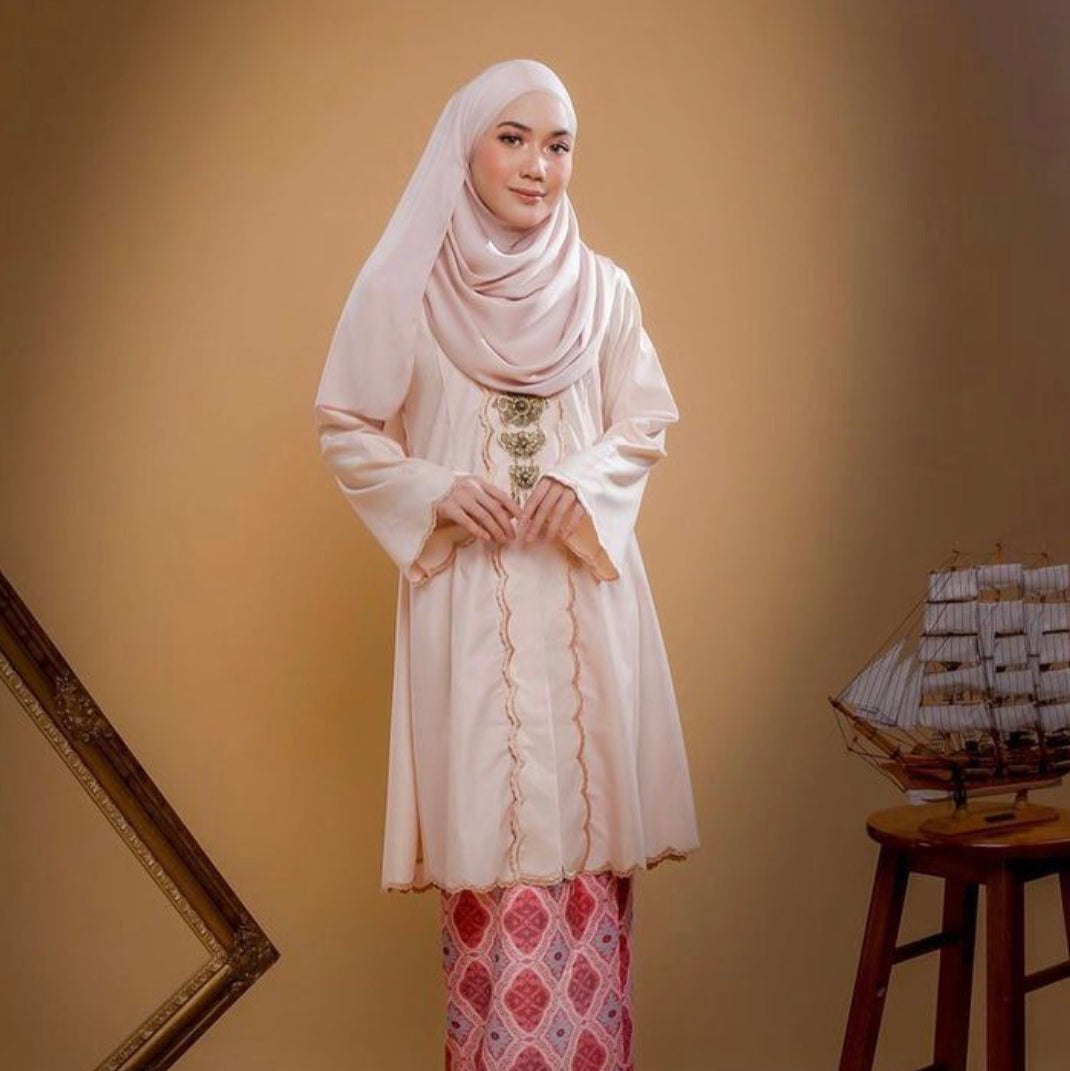 Kebarung Ayunisari - Safir